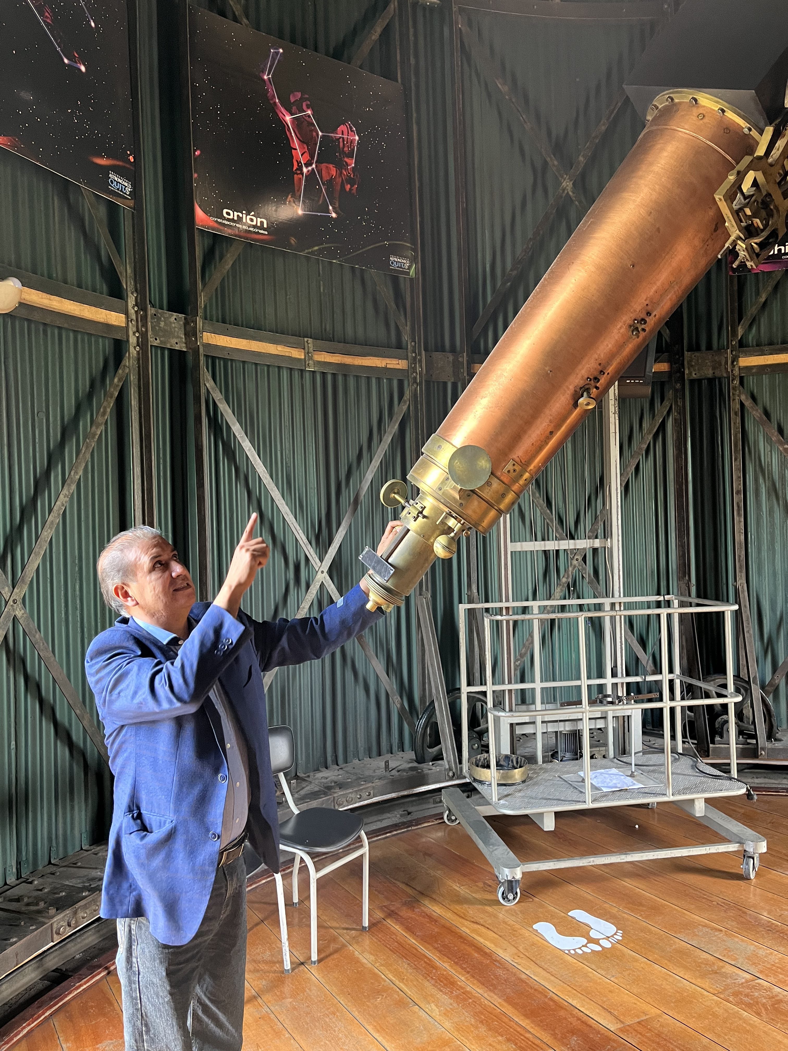 Dr. Ericson Lopez with the Merz refractor