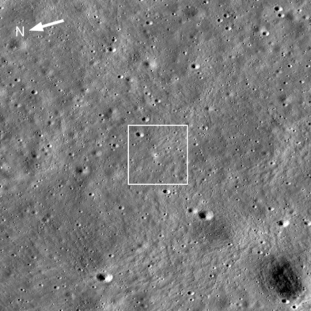 The gray surface of the Moon as seen from above, with a box showing the rover's location in the center.