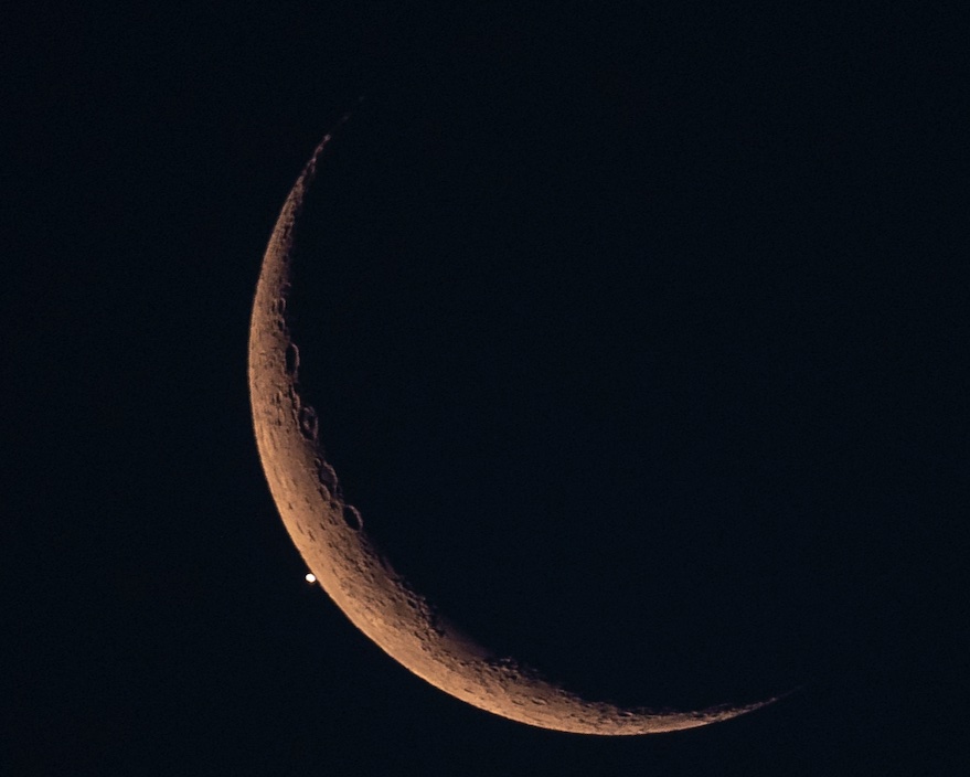 This image captures the moment when Venus reappeared from behind the Moon after an occultation. Mukherjee captured this with a Nikon D5600 DSLR and a Sigma 150–600mm lens.