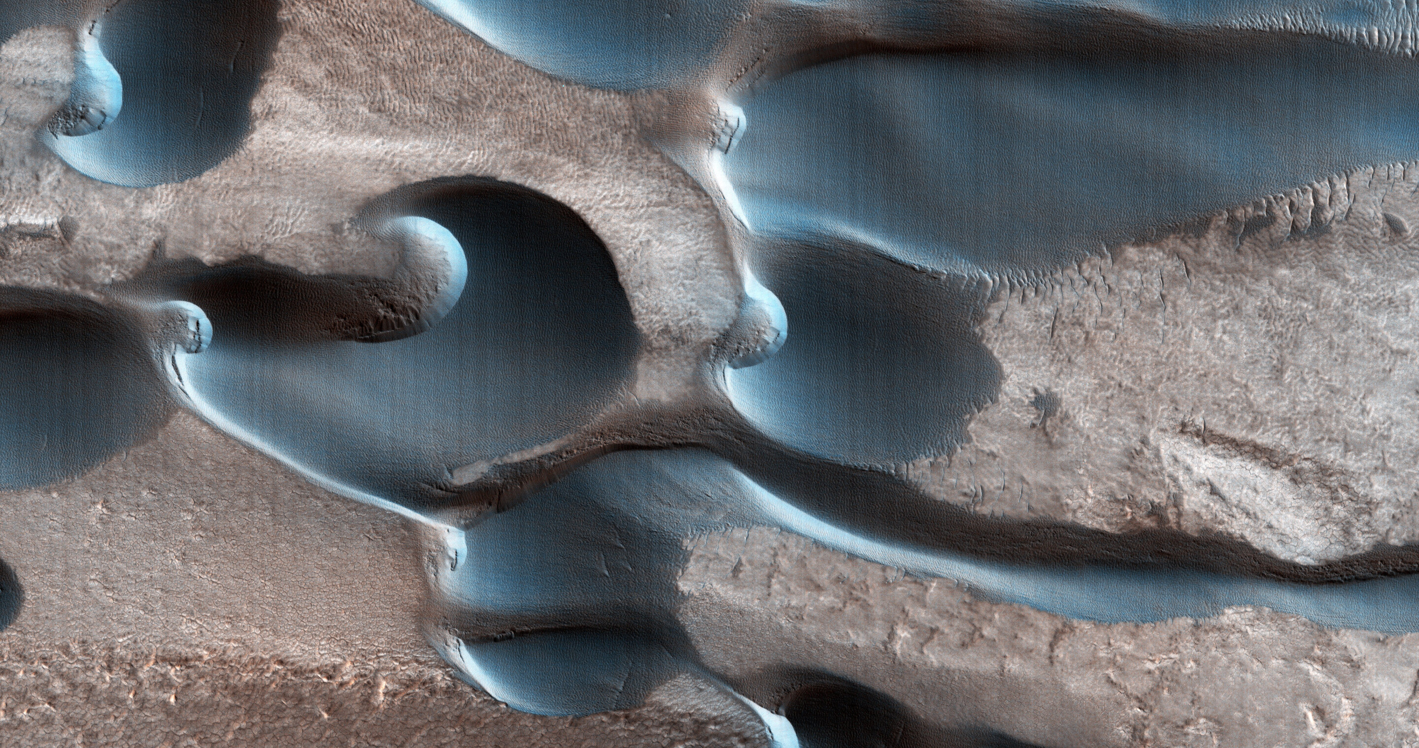Comment les formes des dunes de sable martiennes révèlent les vents de la planète