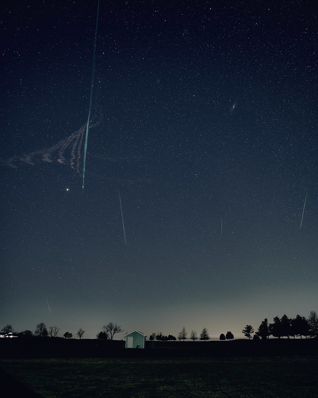 Leonid meteors in the sky during the 2020 Leonid meteor shower