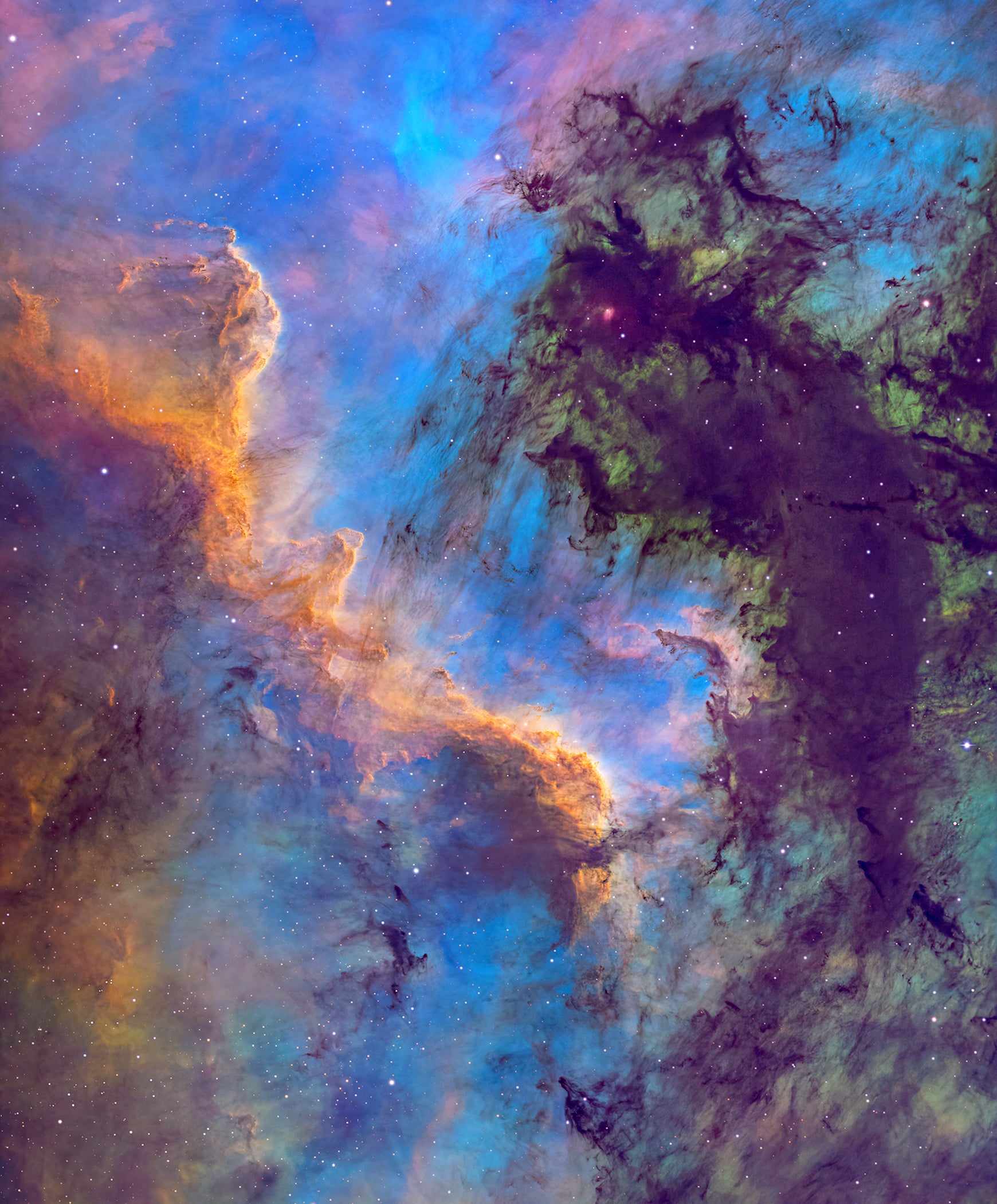  The Cygnus Wall star-forming region is a cosmic fight of light vs. dark — glowing gas and dense dust. The author exposed for three hours in Hα/OIII/SII and two and a quarter hours through each RGB filter.