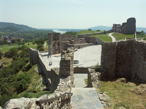 Devin Castle. Credit: Radovan Bahna, Wikimedia Commons.