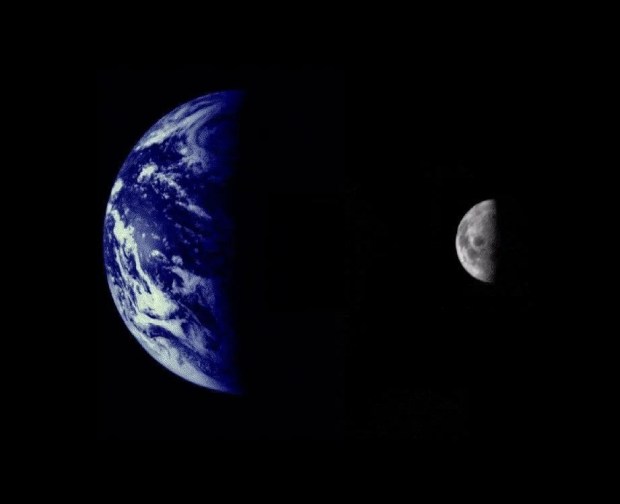The Earth and Moon, seen from Mariner 10. Credit: NASA.