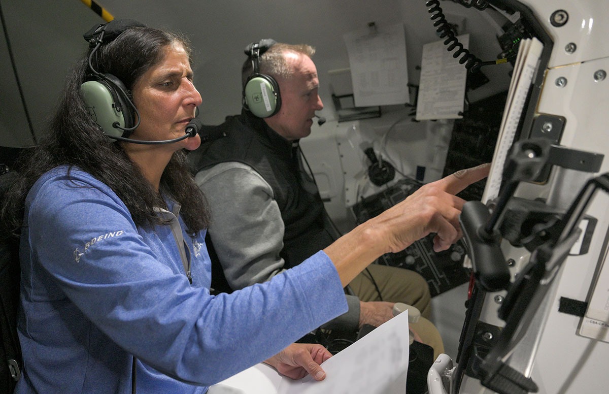 NASA astronauts Suni Williams and Butch Wilmore work during a Boeing Starliner landing mission dress rehearsal on Jan. 18 in the Boeing Mission Simulator in Houston. Credit: NASA/Boeing.